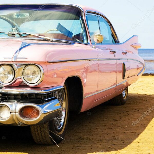 Classic-pink-car-at-beach